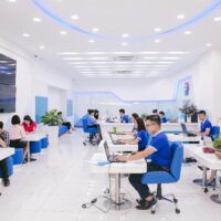 khach-hang-do-cu-nhat-tan