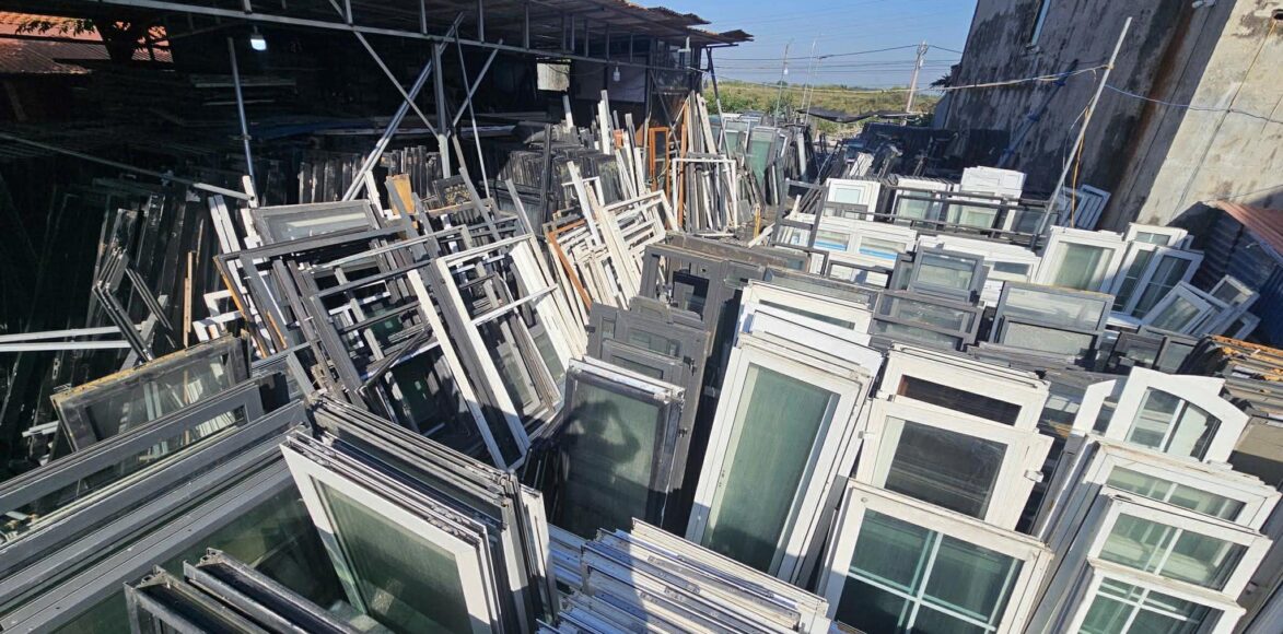 thu-mua-cua-nhom-kinh-nhat-tan